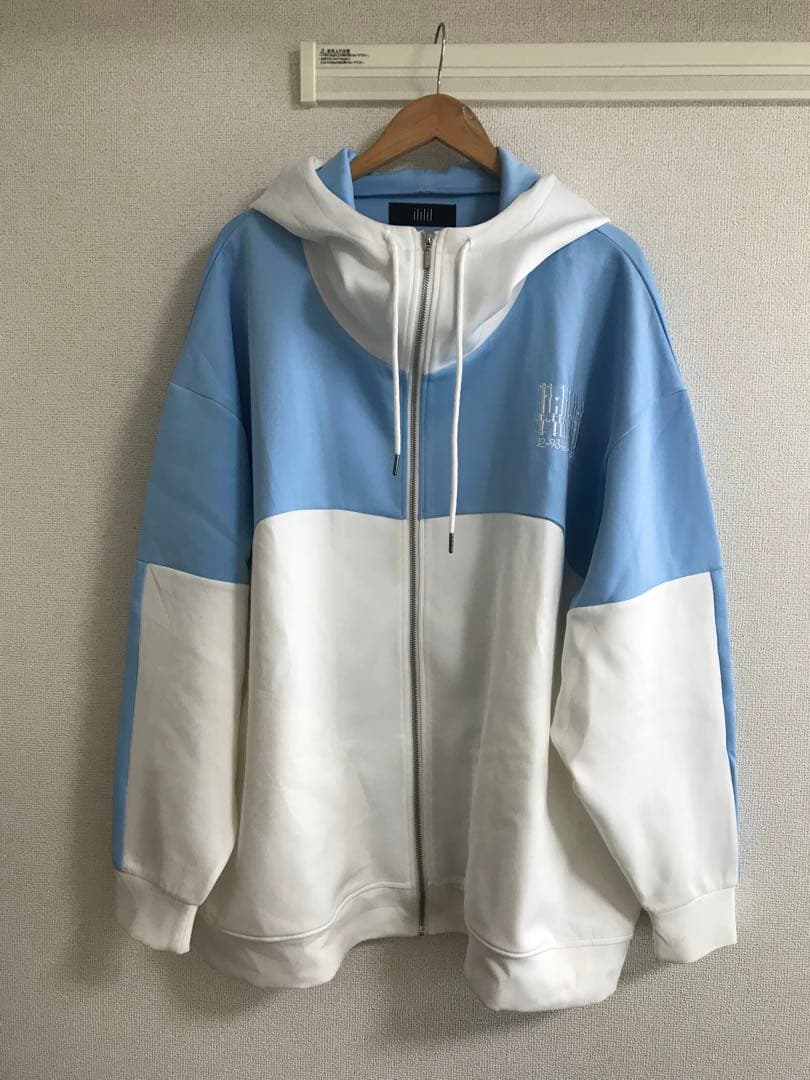 ililil イルイルイル　水色と白のジップアップパーカー　天使界隈