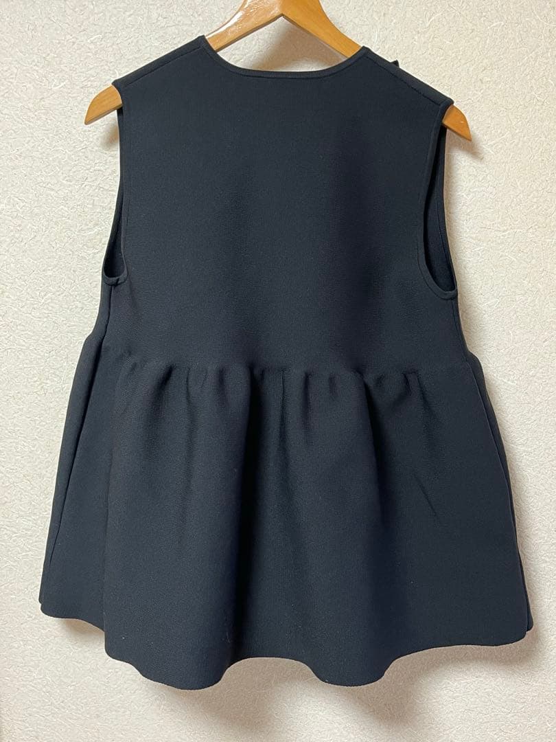 美品！ ユナイテッドアローズ Pミニフリル ニットベスト 黒