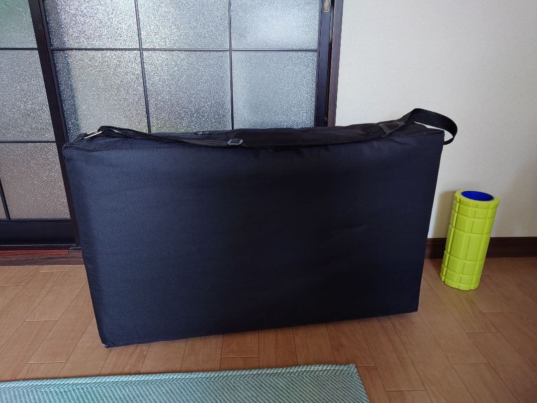 【値下げ】折りたたみマッサージベッド　 キャリーバッグ付き