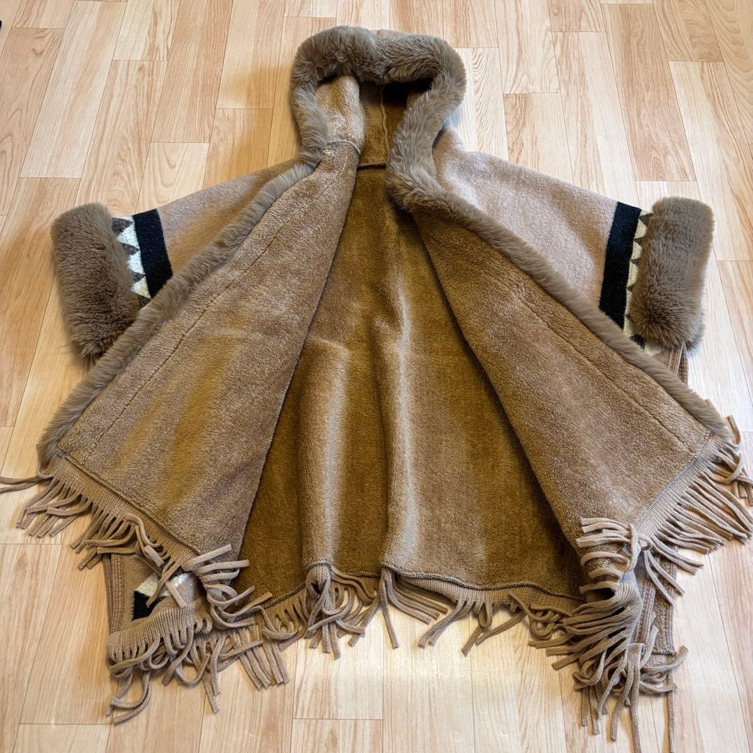 美品【極々暖かいファー付きフーディケープコート】毛布のように暖かいポンチョ