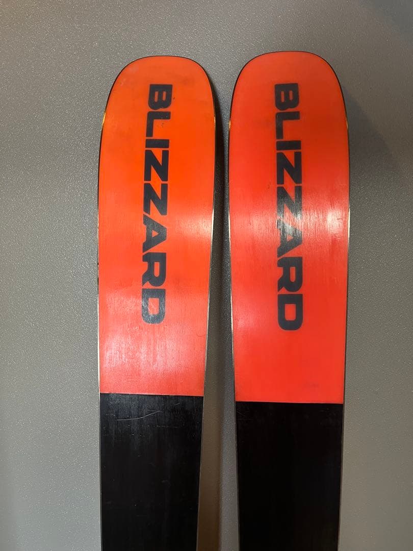 スキー板　BLIZZARDブリザードラスラー11 172cm