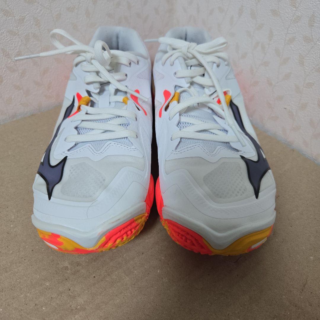 美品　ミズノ　バレーボールシューズ　ウエーブライトニング Z8　26.0cm　白