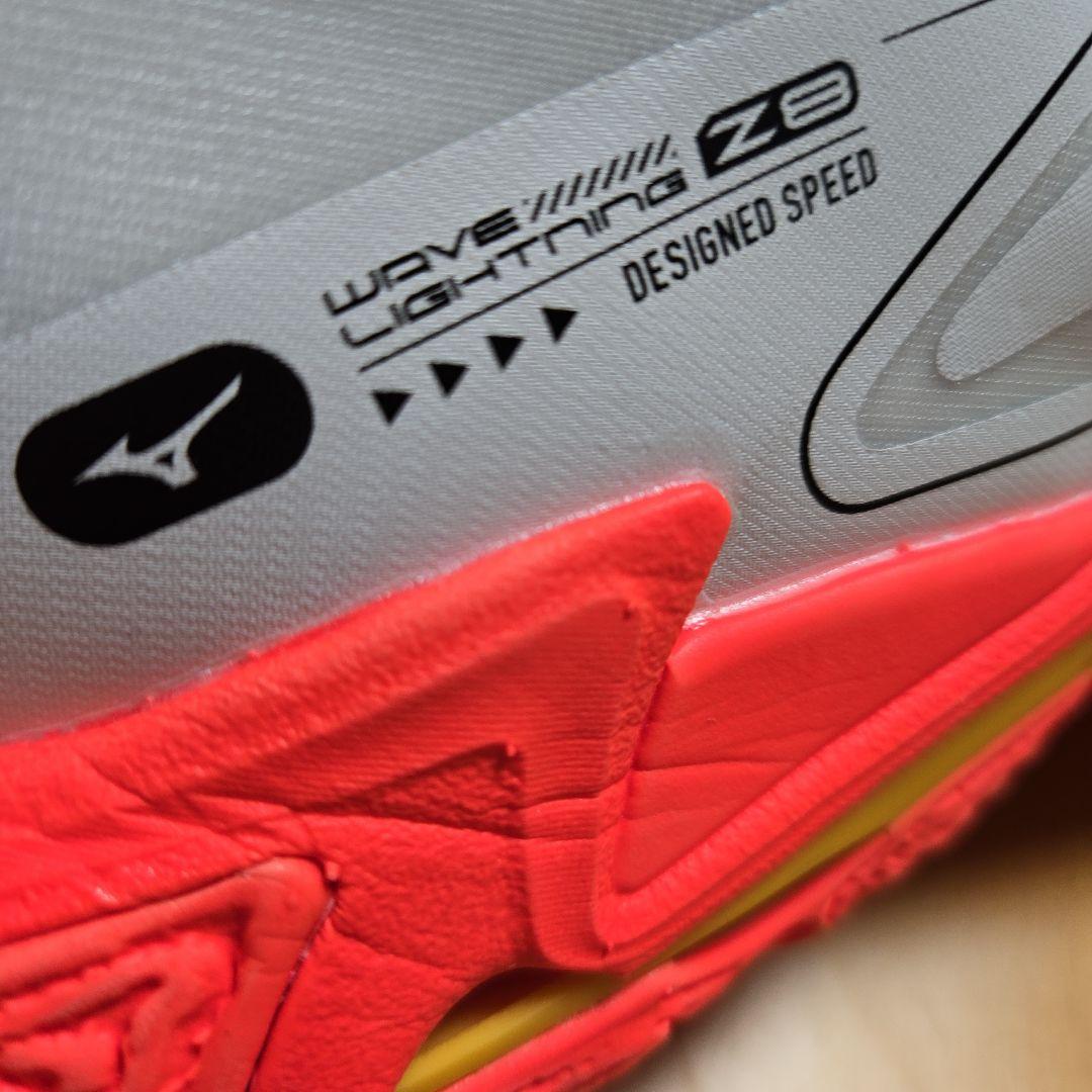 美品　ミズノ　バレーボールシューズ　ウエーブライトニング Z8　26.0cm　白