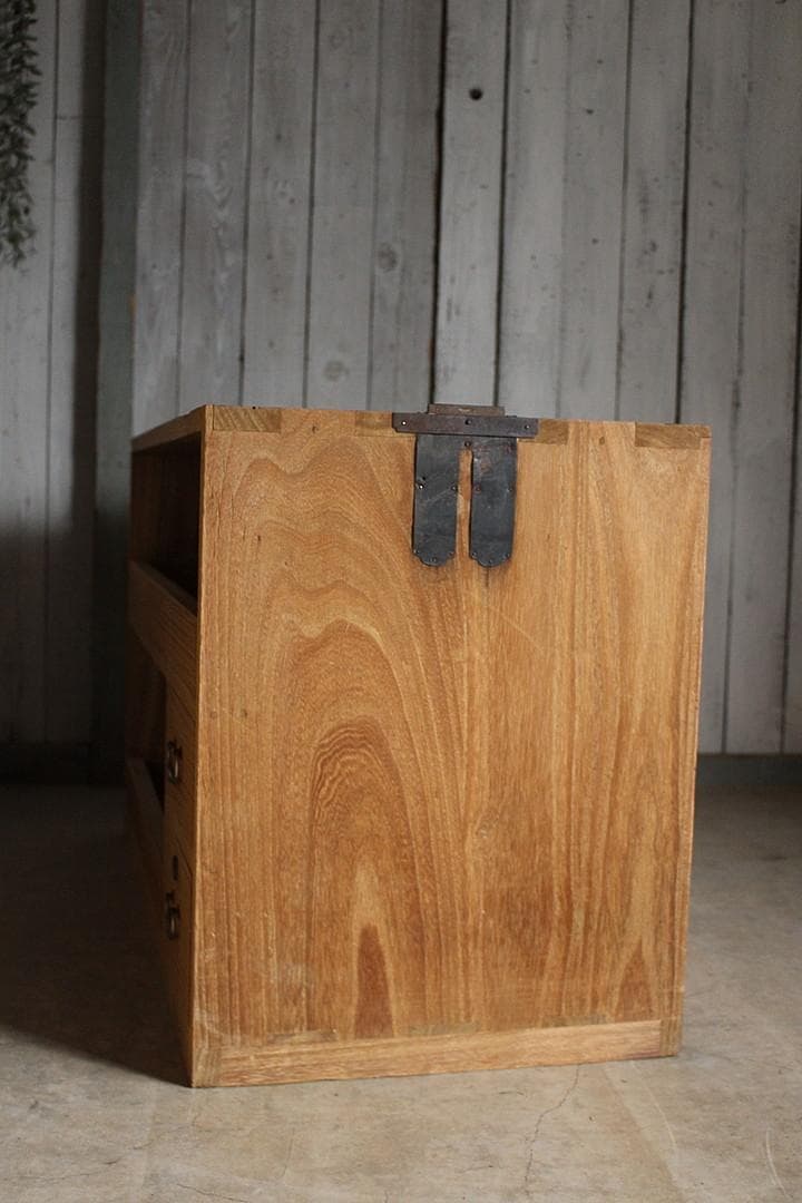 古い木製の引き出し　4杯　食器棚　シャツケース　収納棚　チェスト　古家具