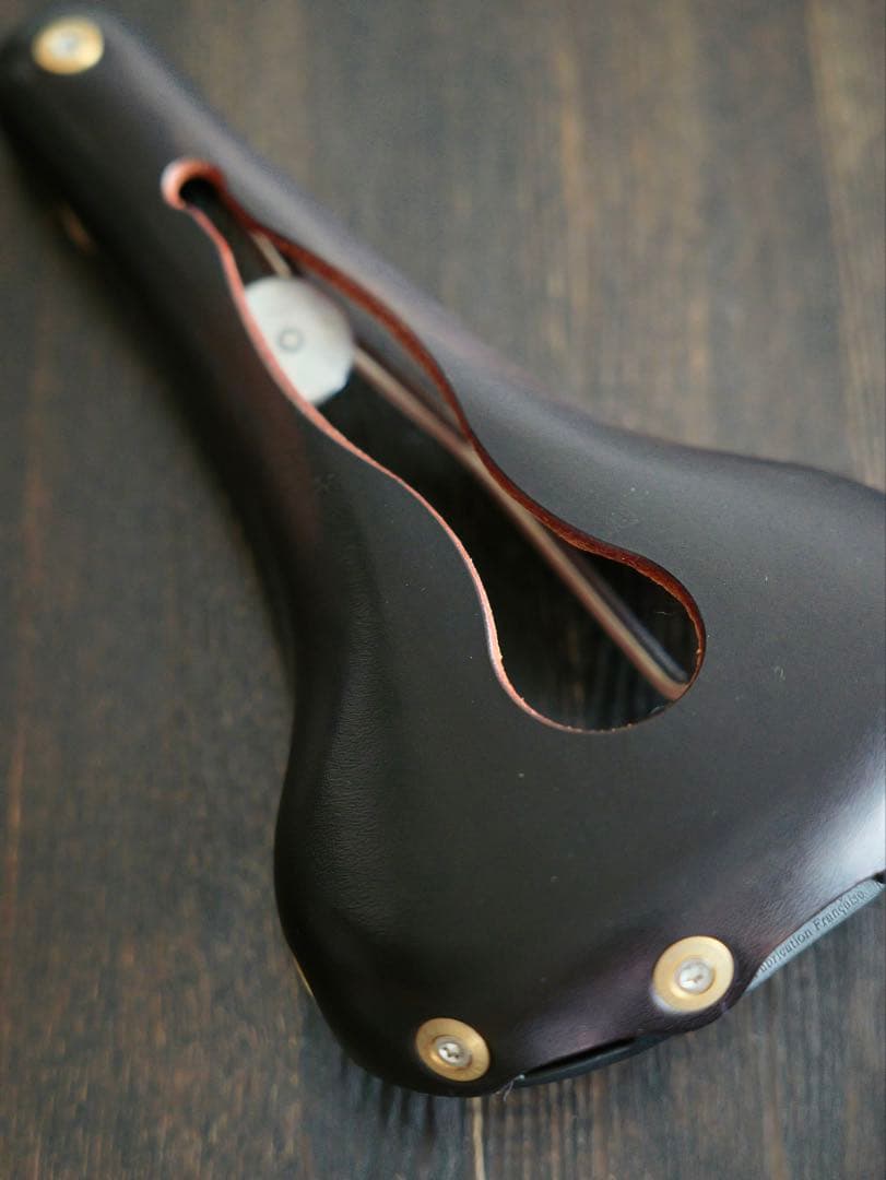 BERTHOUD aspin open leather saddle 工具付き