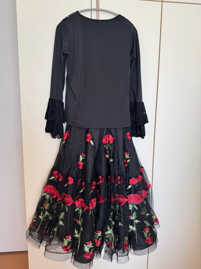 ✴︎最終お値下げ✴︎社交ダンス ドレス　薔薇刺繍