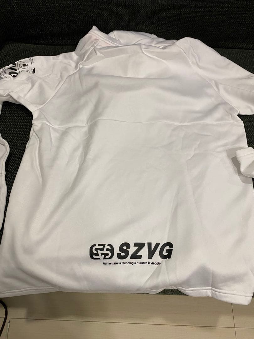 週末迄価格　SPAZIO VIAGGIO スパッツィオ　トレーナー　シャツ