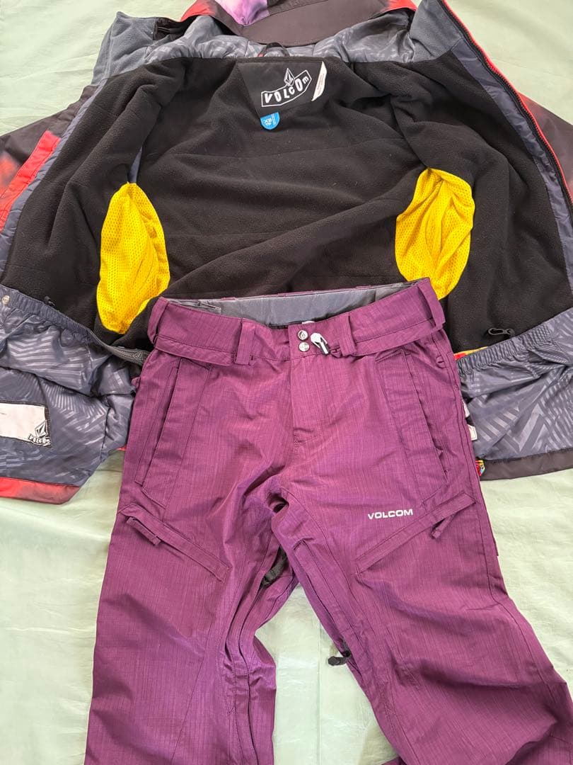 Volcom / ボルコム ジュニア用 スノーボードウェア　新品限定モデル