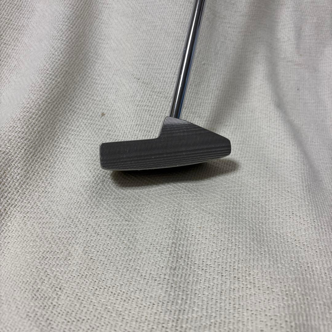 シンプルな金属製パター