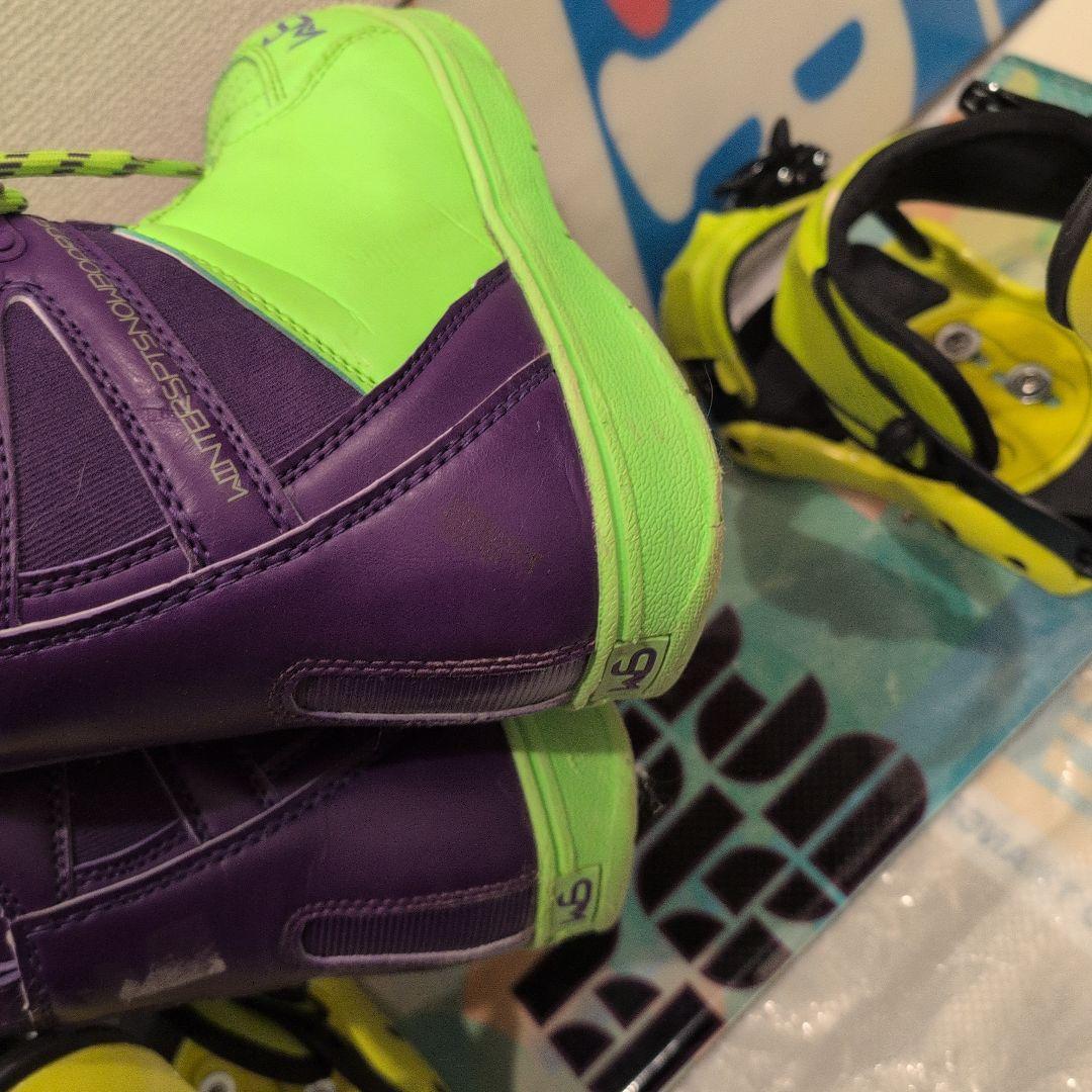 カラフルスノーボードとブーツセット