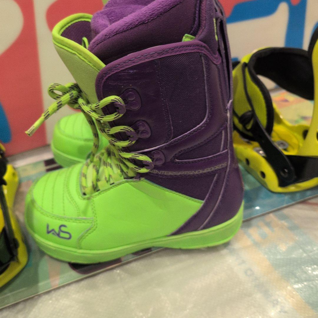 カラフルスノーボードとブーツセット