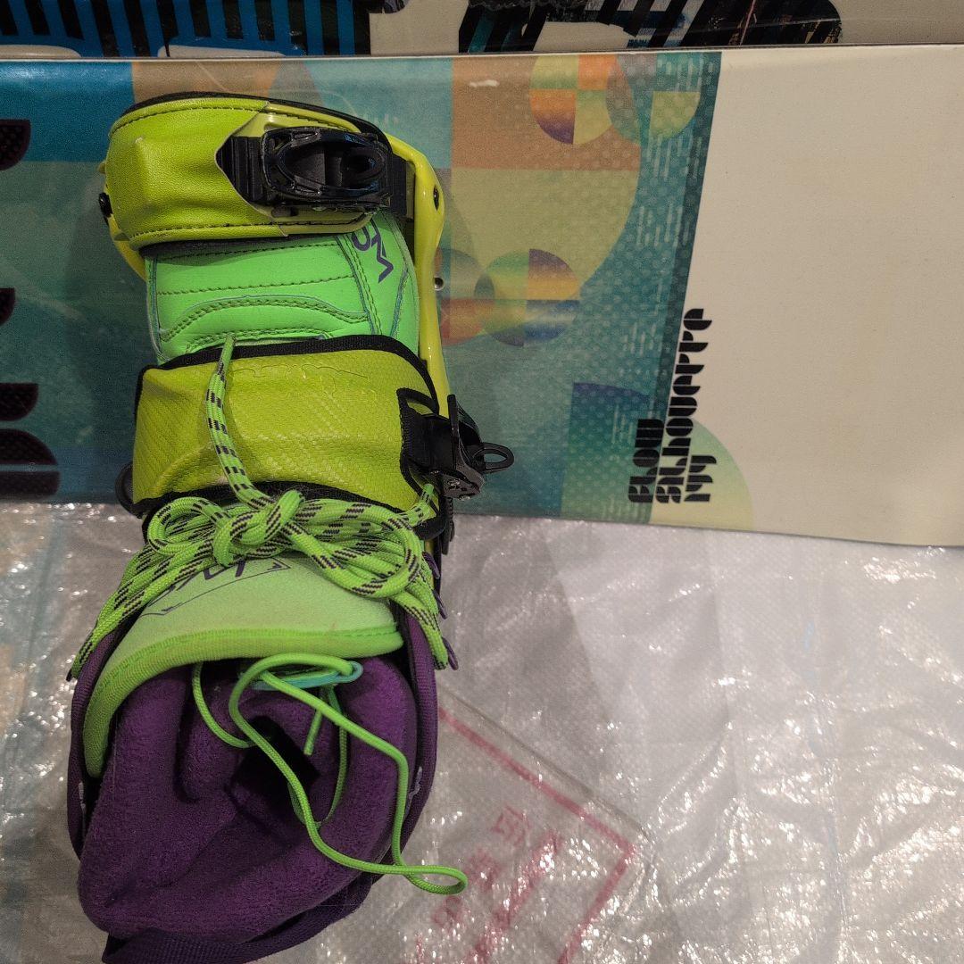 カラフルスノーボードとブーツセット