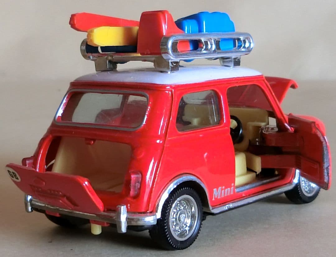 トミカ ダンディ モーリスミニクーパーS