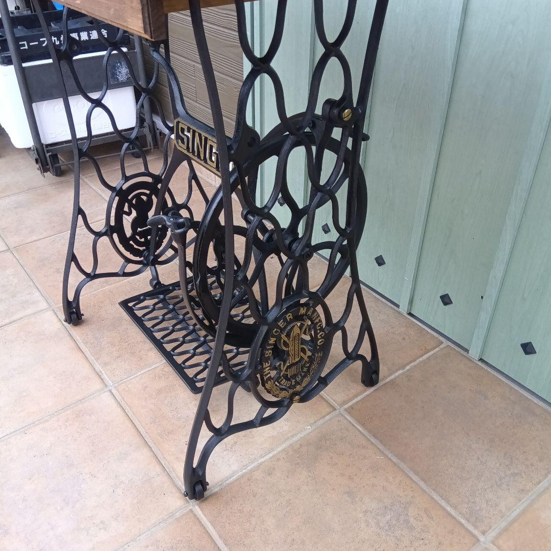 ぽち足踏みミシンテーブル　Singer②