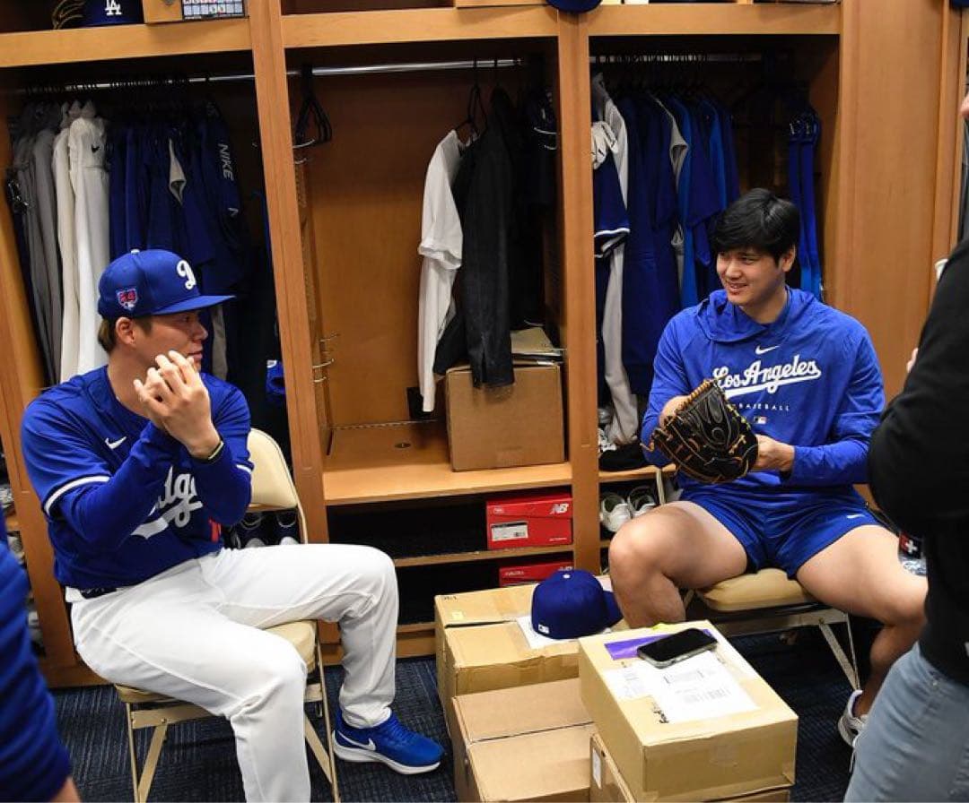 海外M：ドジャース オーセンティックコレクション パフォーマンスパーカー