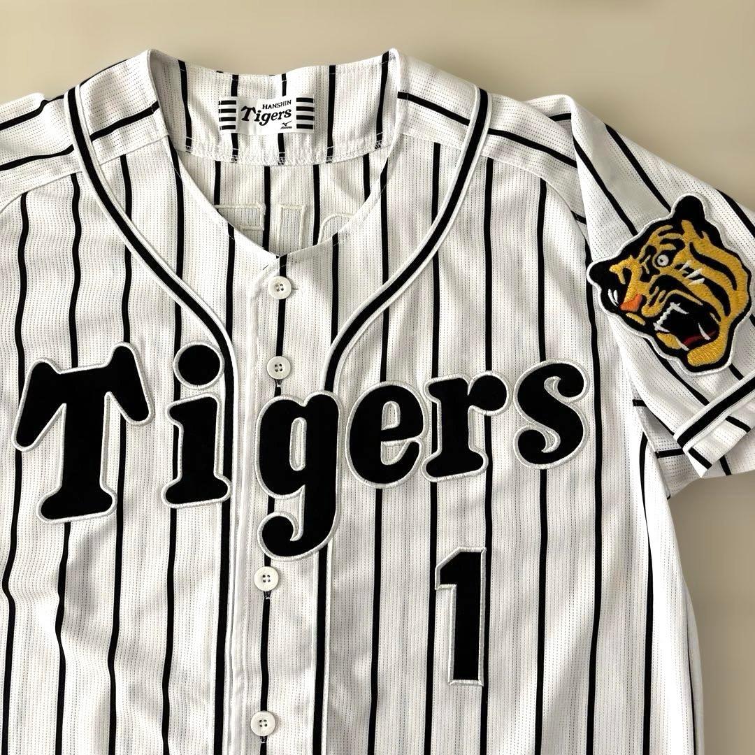 阪神タイガース　レプリカユニフォームＬ＆応援Ｔシャツセット（美品＆未使用に近い）