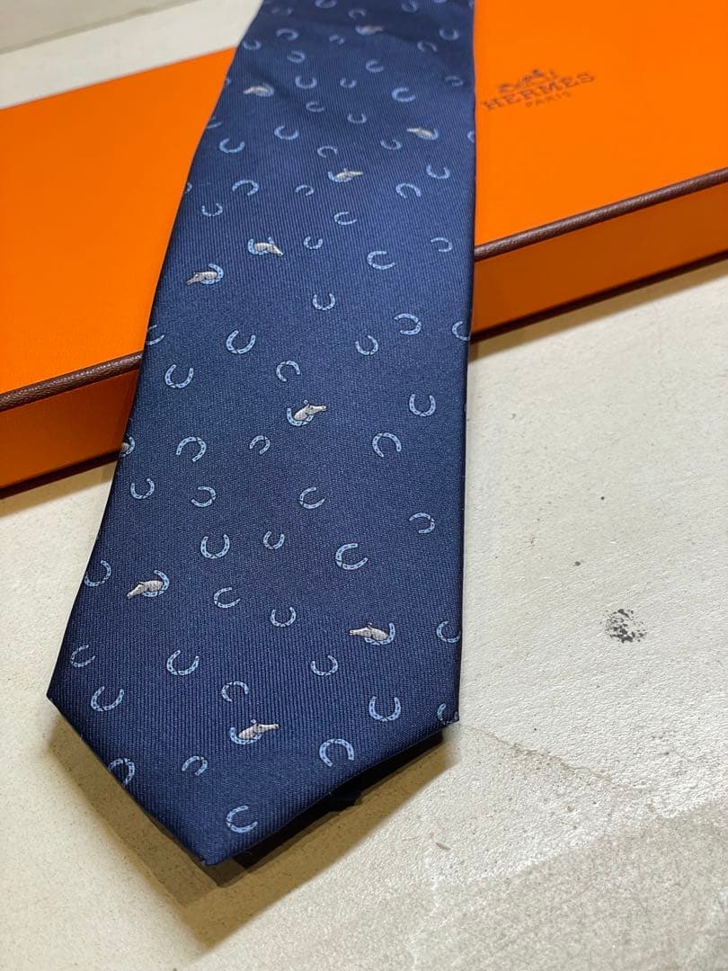 【新品未使用】HERMES ネイビー 馬の蹄模様 ネクタイ　成人式向け