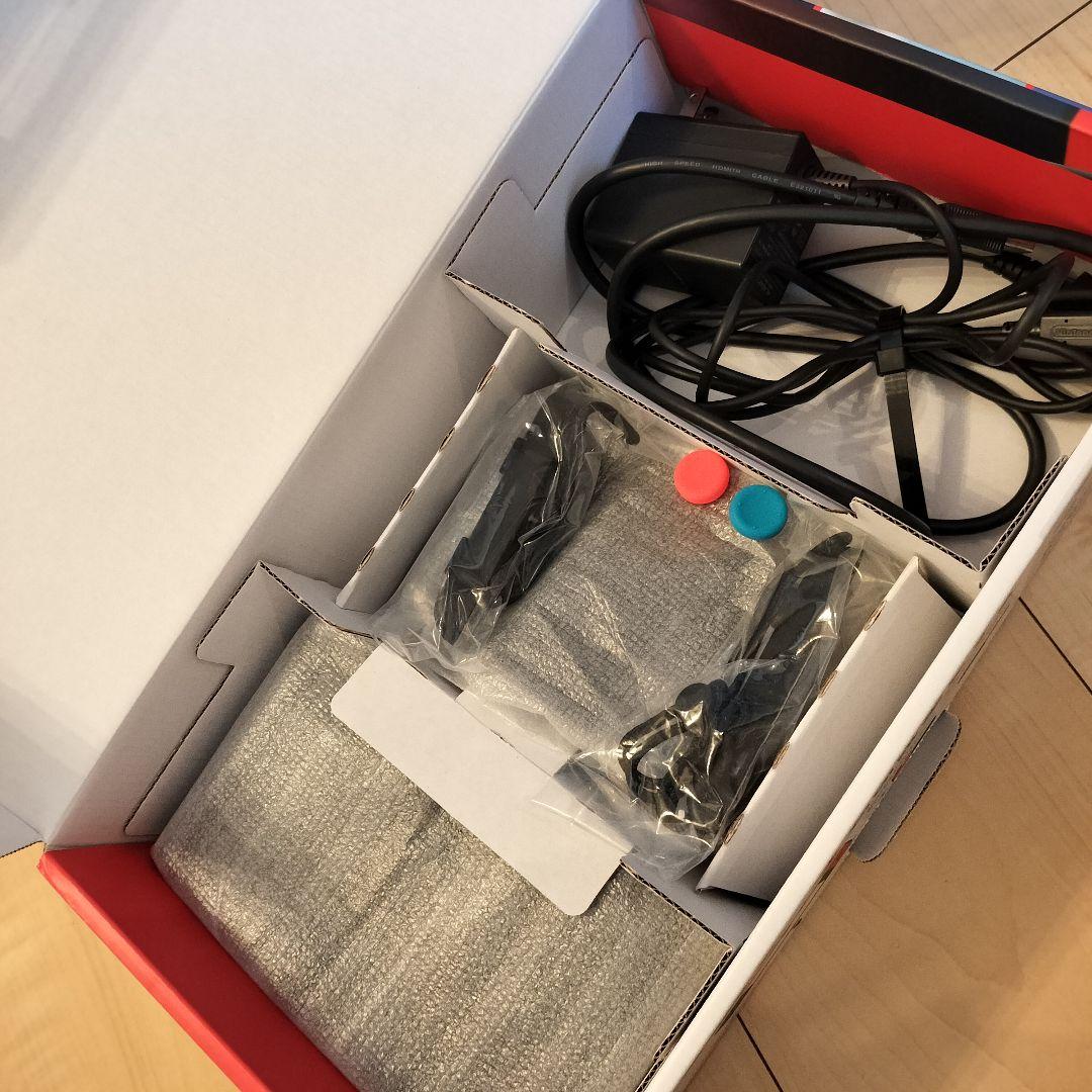Nintendo Switch 本体 赤/青 Joy-Con付き　箱付き