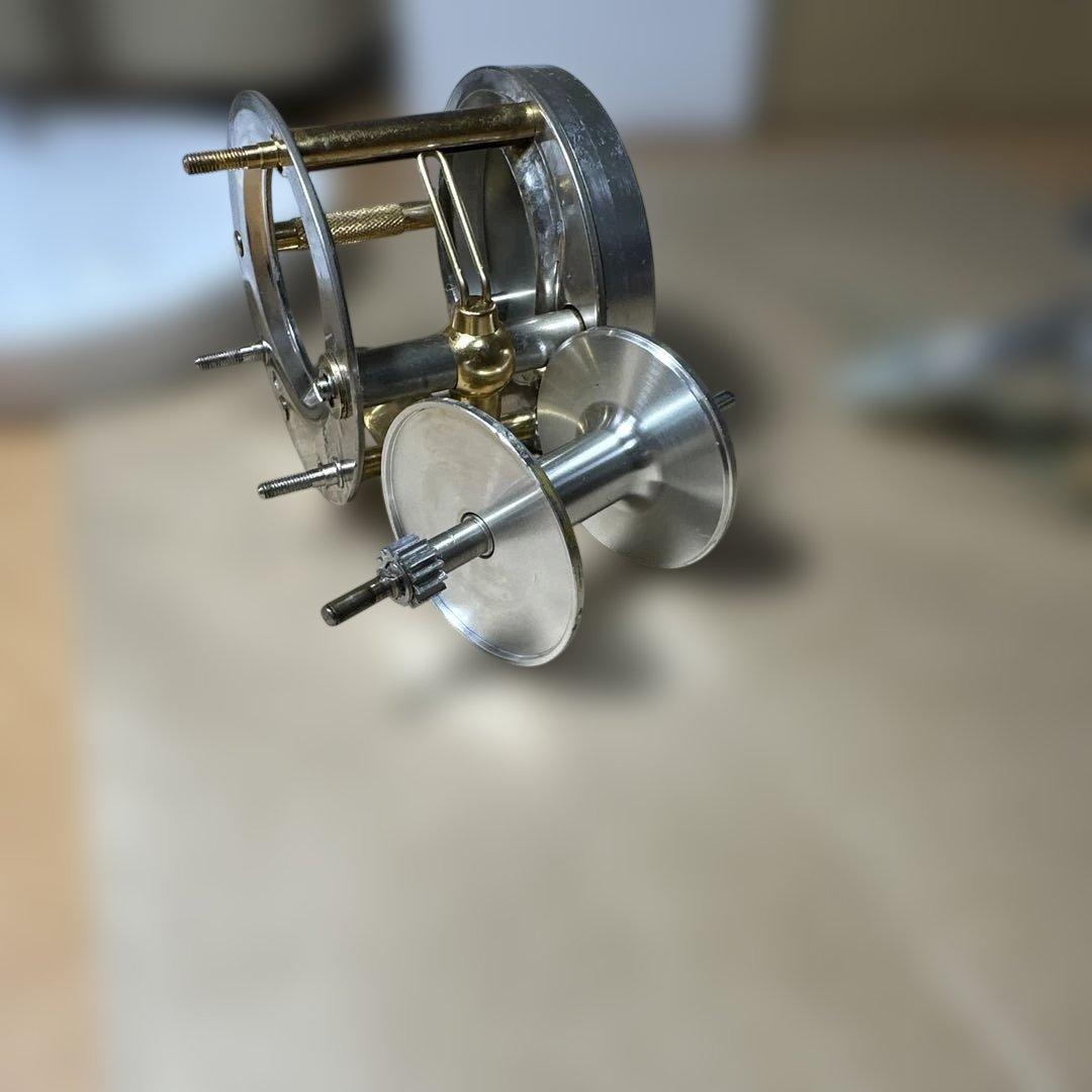 ジ*2様 五十鈴工業　BC700 vintage シルバー ベイトリール