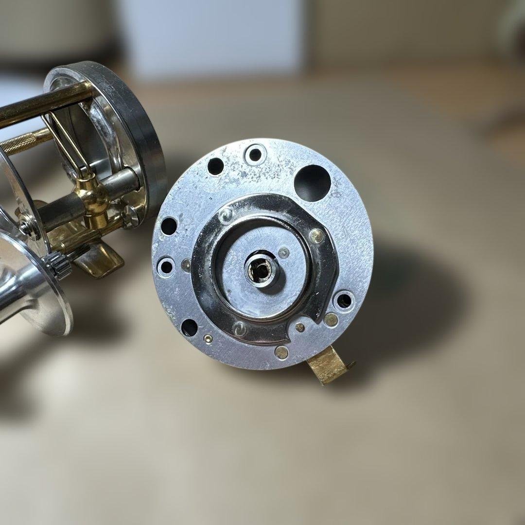 ジ*2様 五十鈴工業　BC700 vintage シルバー ベイトリール