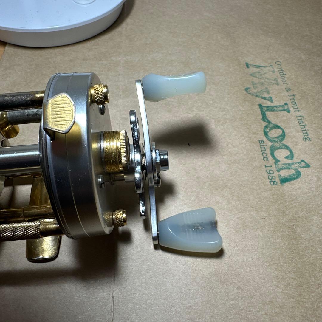 ジ*2様 五十鈴工業　BC700 vintage シルバー ベイトリール