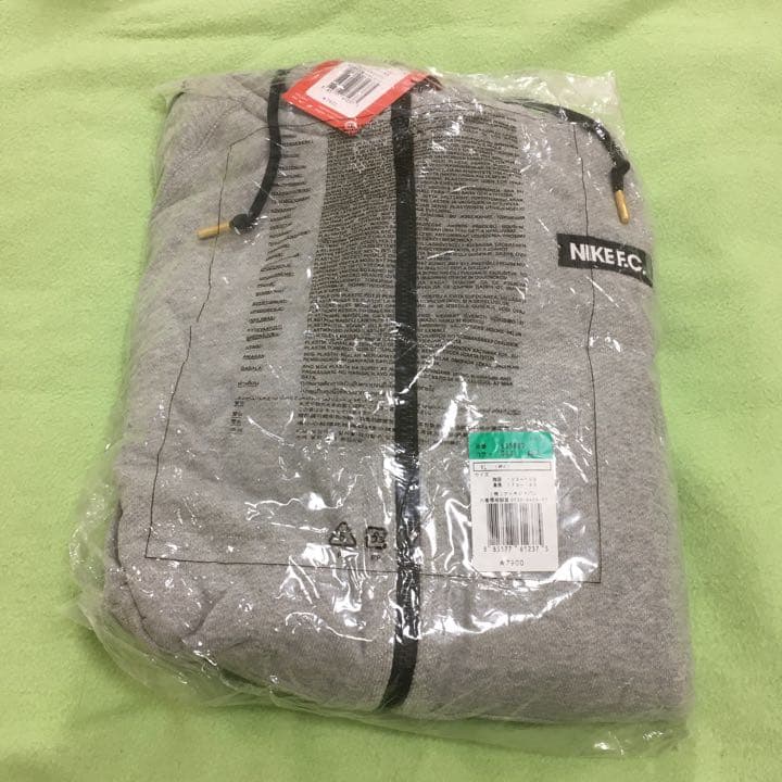 ナイキFC グレーパーカー　長袖　新品　未使用　オーセンティック　XLサイズ