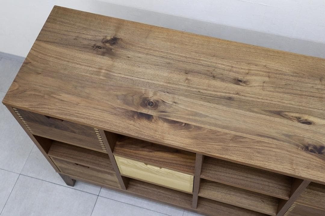 美品 リバティ シェルフ ウォールナット 無垢材 棚 飾り棚 大川家具 アクタス