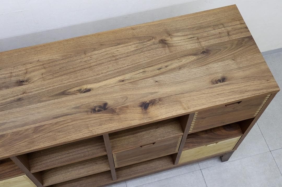 美品 リバティ シェルフ ウォールナット 無垢材 棚 飾り棚 大川家具 アクタス