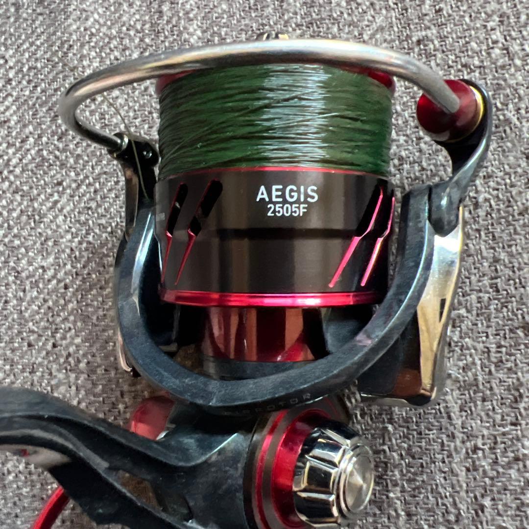 AEGIS 2505F スピニングリール ブラック/レッド