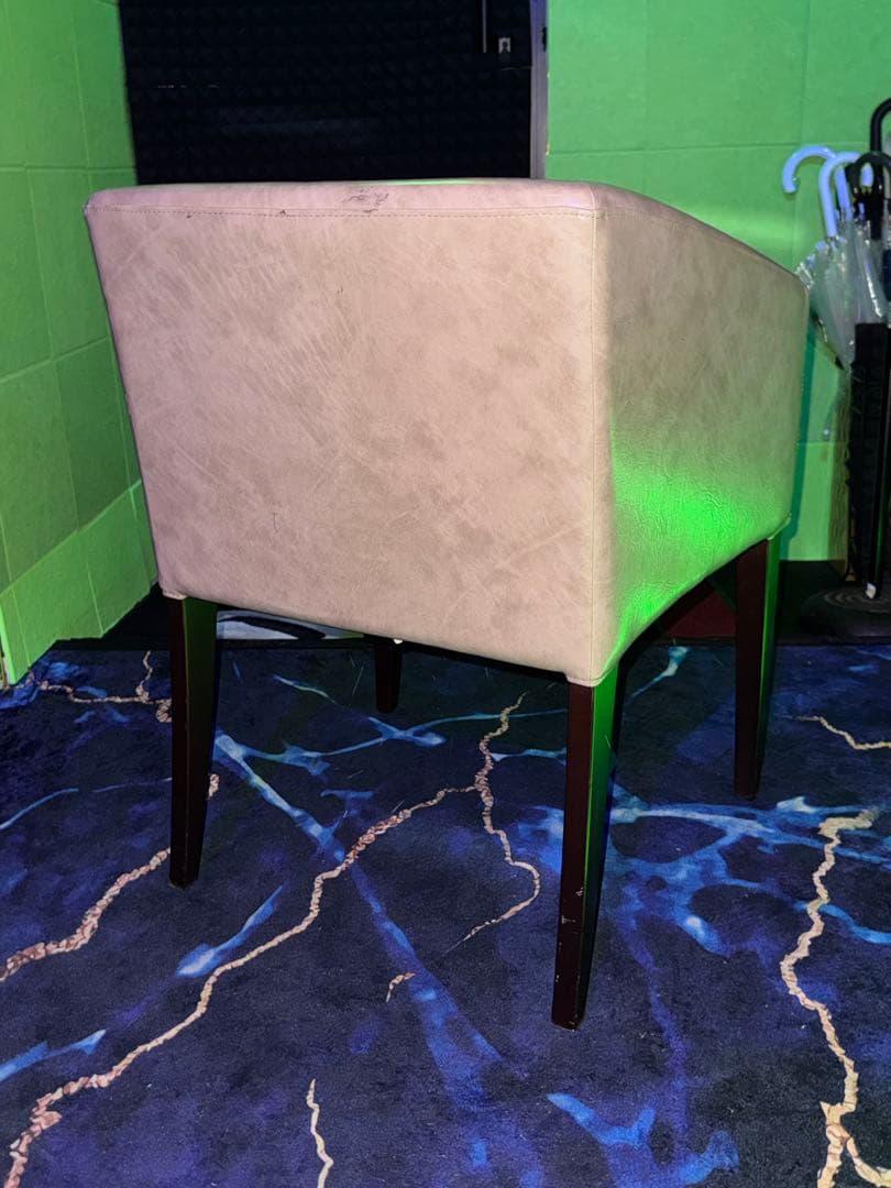 ベージュ アームチェア 合成皮革 10脚あります