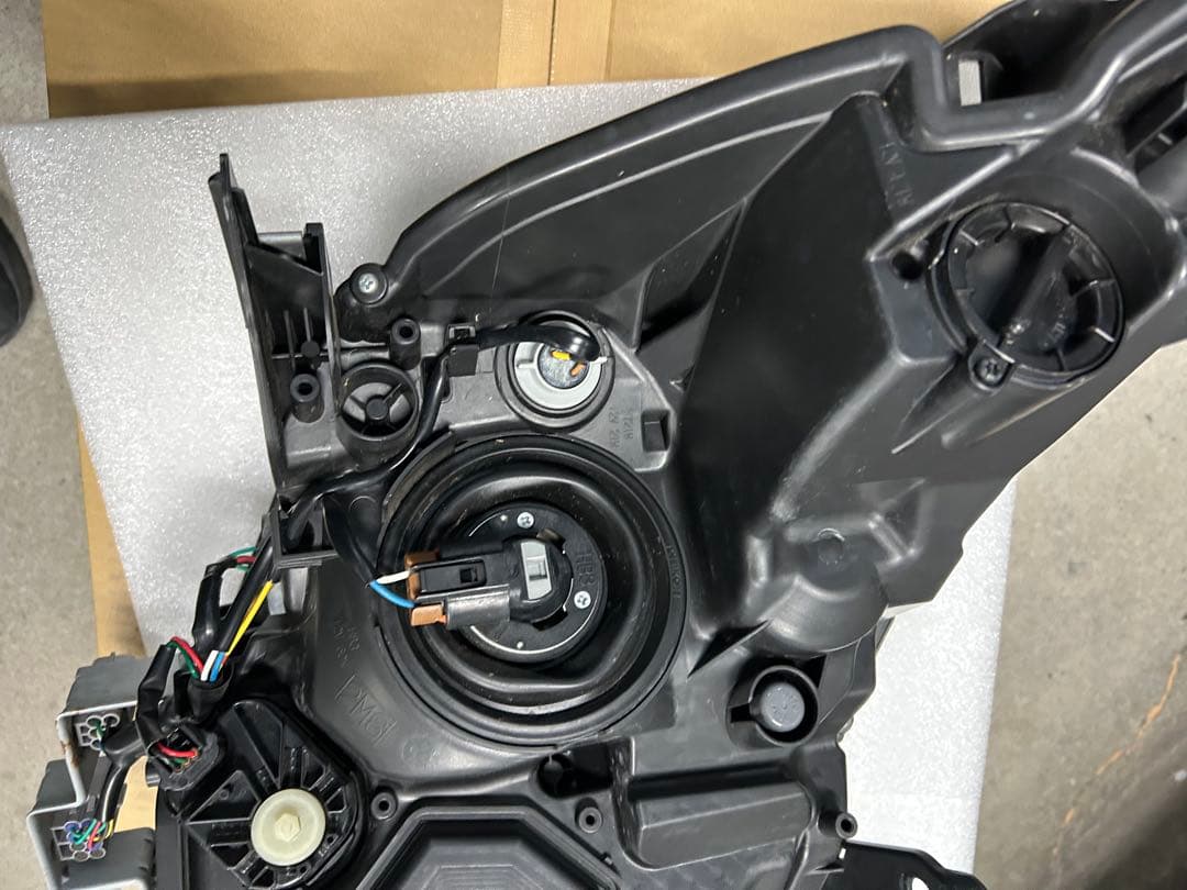 80 前期 ヴォクシー 左 LED ヘッドライト美品