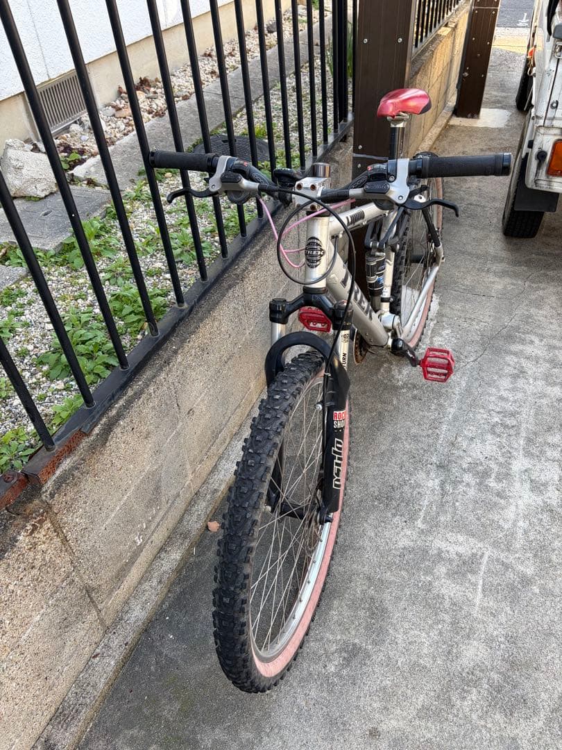 TREK Liquid フルサスマウンテンバイク 高性能パーツ多数搭載