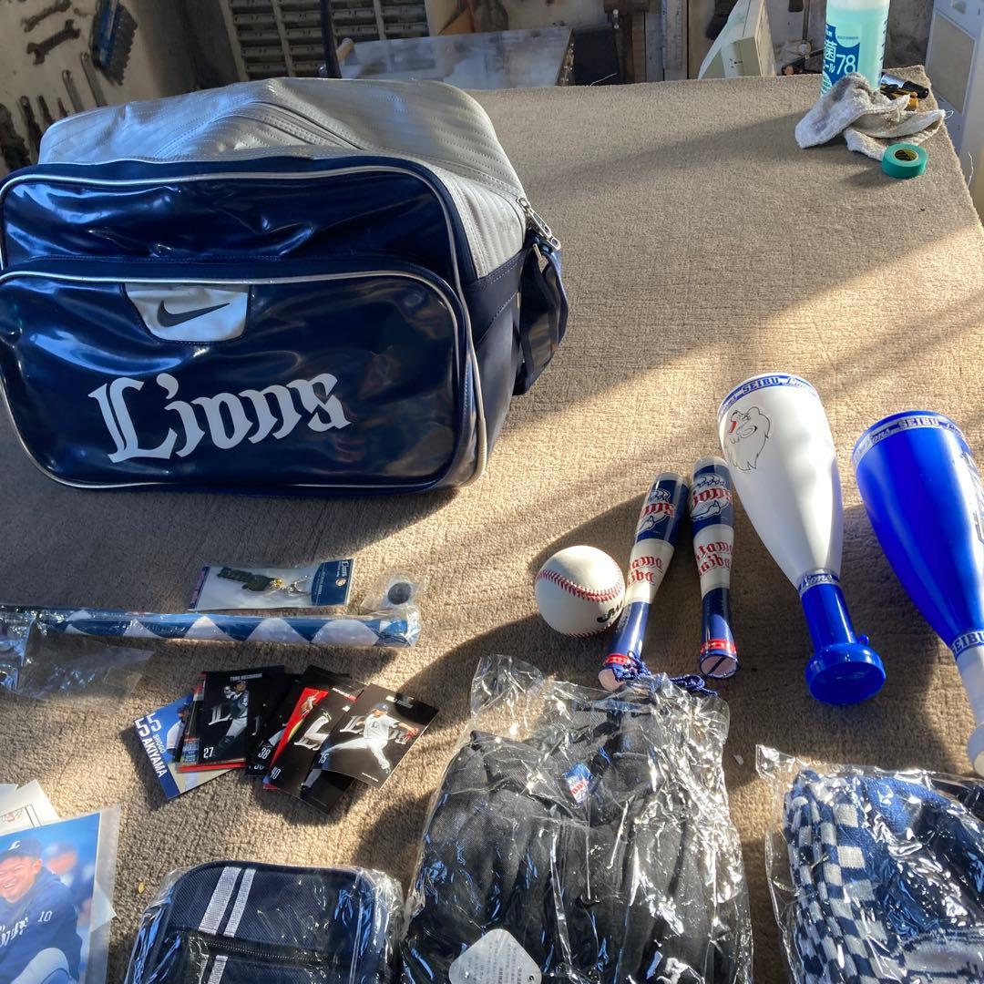 大量 埼玉西武ライオンズ NIKE エナメル野球バッグ ユニフォーム などセット