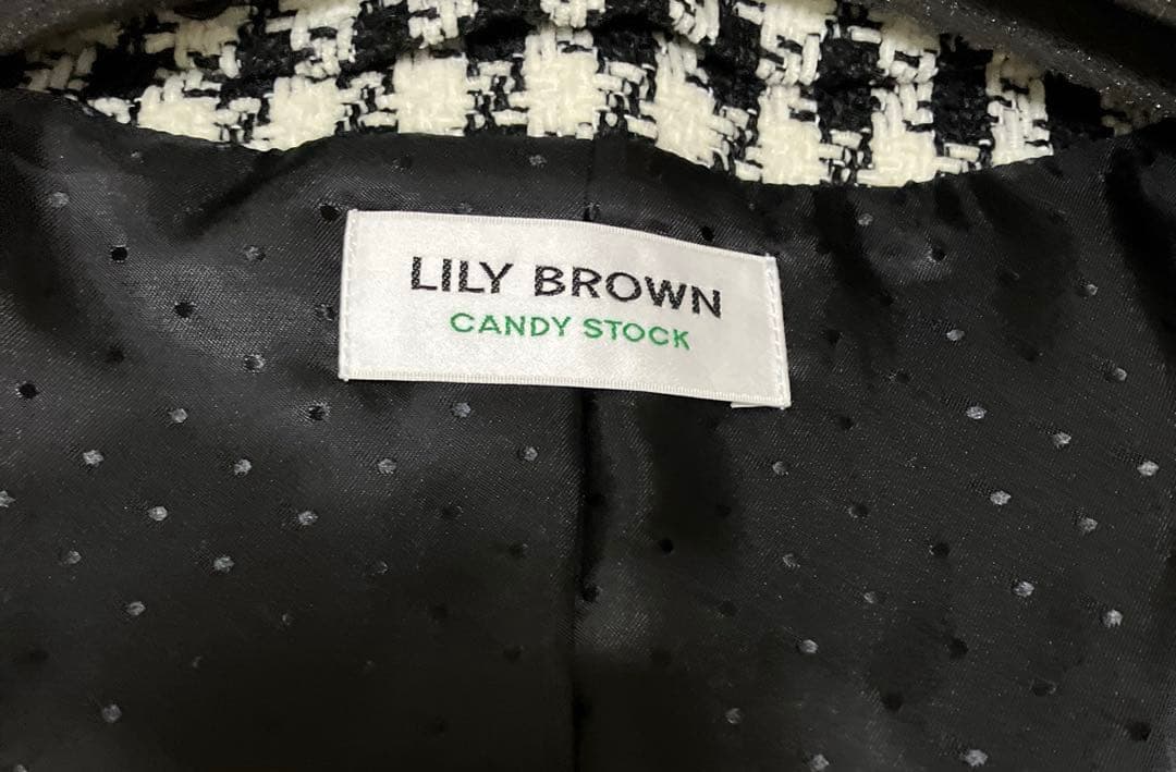 数日限定価格試着のみLILY BROWNスカラップビジューアタッチドジャケット