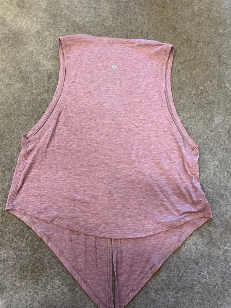 Vネックトップスとレギンスとタンクトップ　3枚セット　ルルレモン