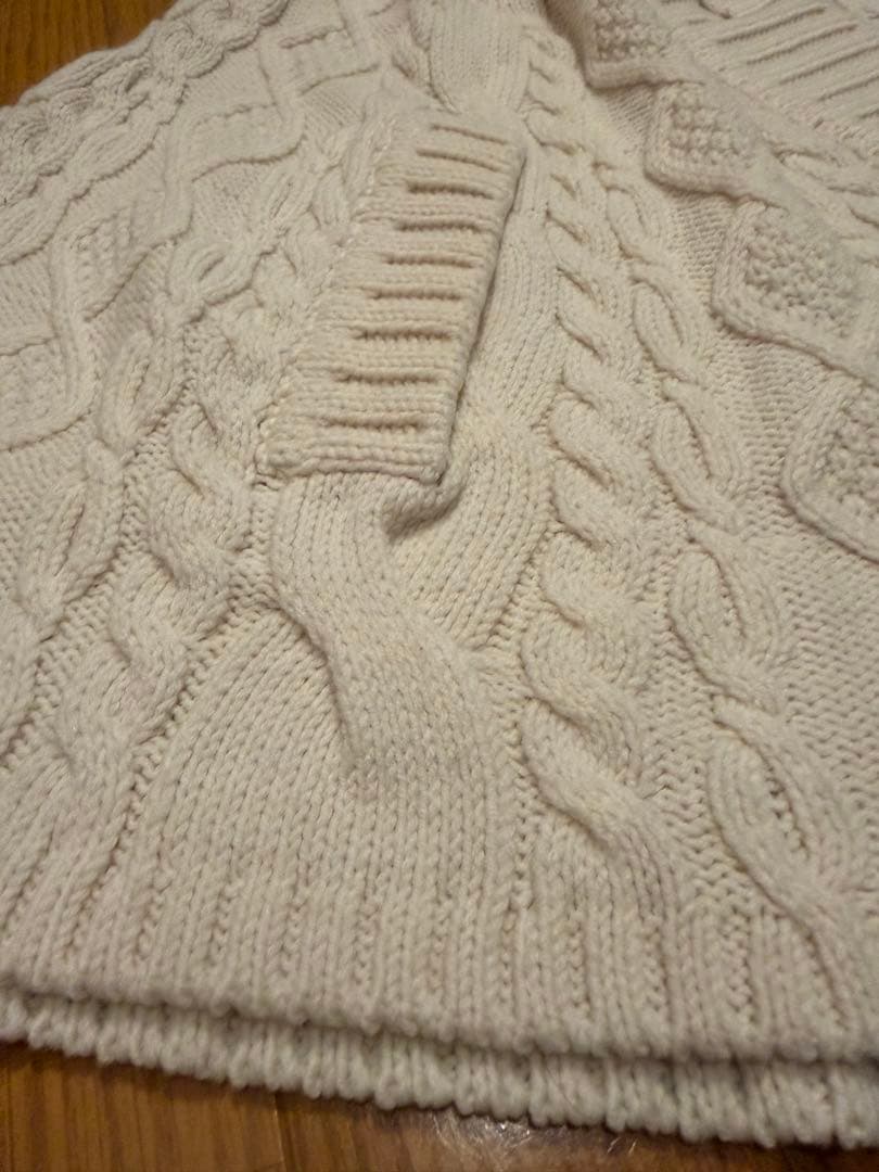 【希少】BURBERRYアイボリー ケーブルニット ポンチョ(38)