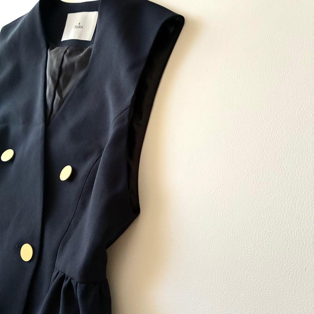 【美品】ティアラ　洗えるペプラムジレ　ネイビー　金ボタン　フォーマル　ベスト