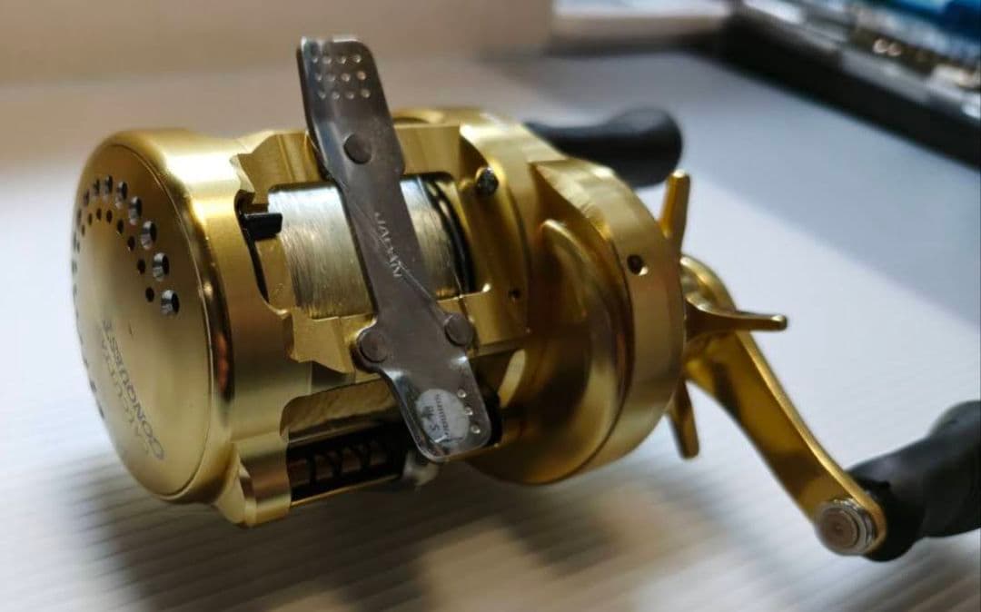 シマノ 18 カルカッタコンクエスト 400 右ハンドル