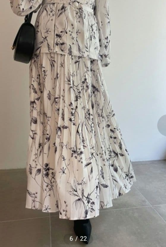 新品タグ付き SNIDELベストディテールプリントワンピース　アイボリー 0