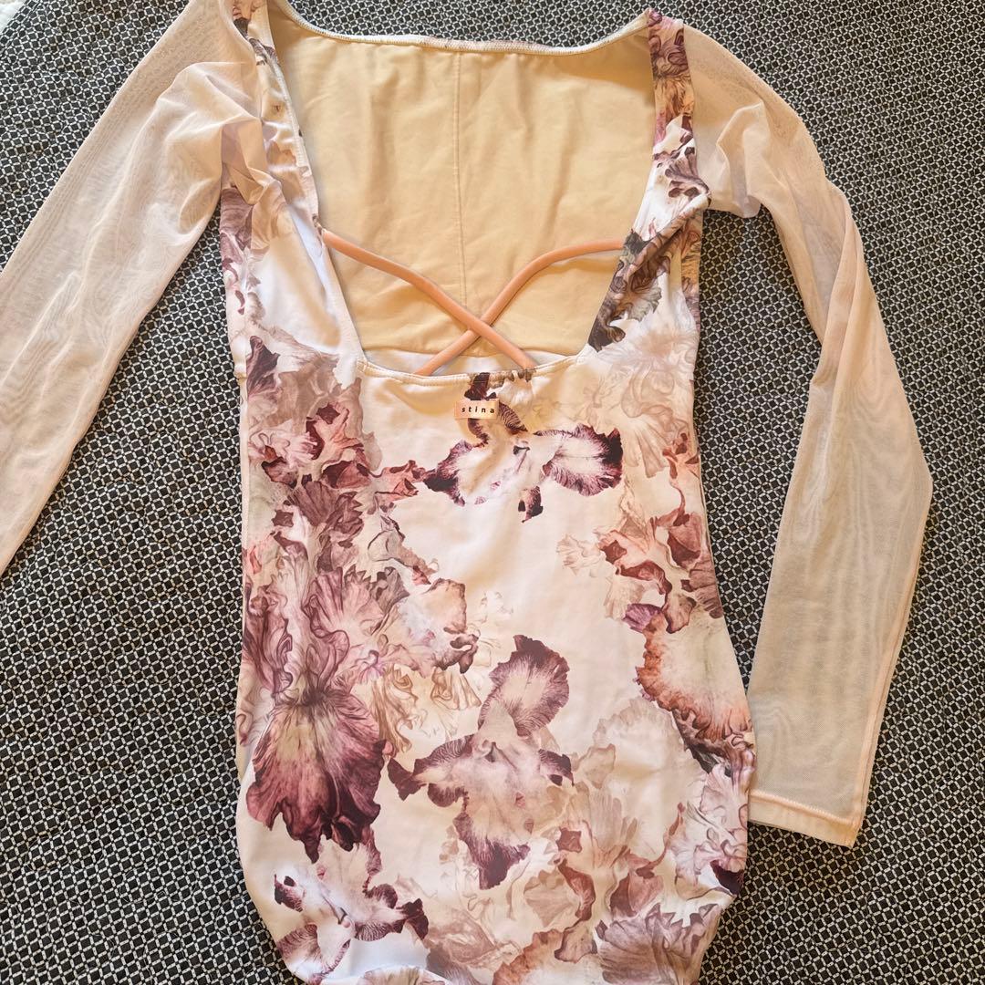stina 花柄 長袖レオタード　Mサイズ
