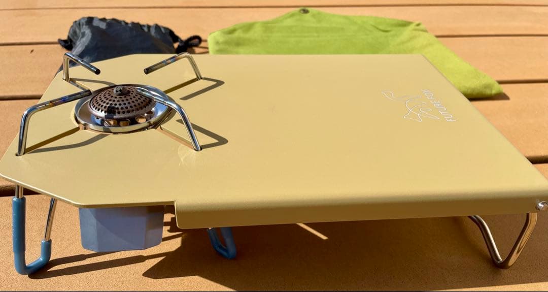 SOTO ST-310アウトドアバーナーと専用のFUTURE FOX遮熱テーブル