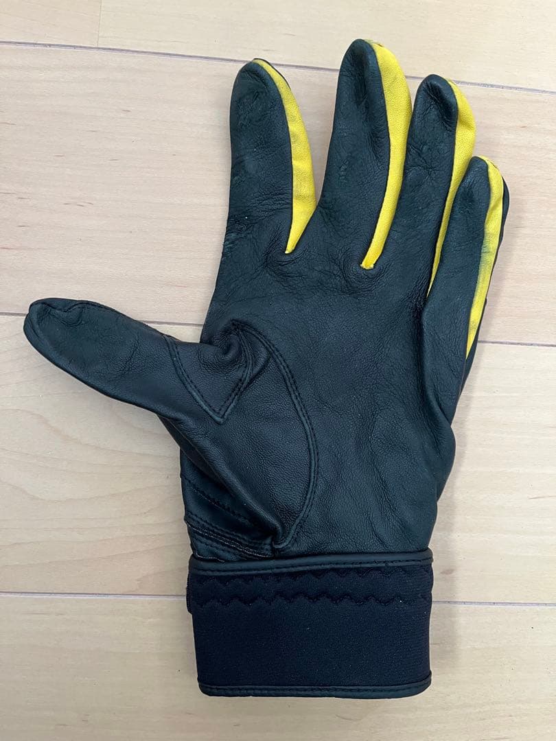 阪神タイガース #8 佐藤輝明 選手 バッティンググローブ