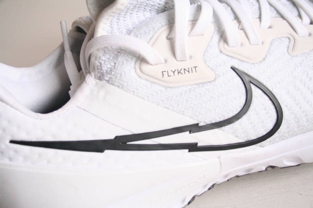 27cmワイド ナイキ エアズーム インフィニティ ツアー ホワイト