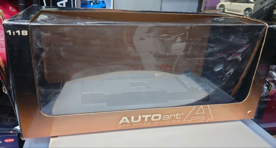 オートアート 1/18 パジェロ 赤 サンルーフ付き