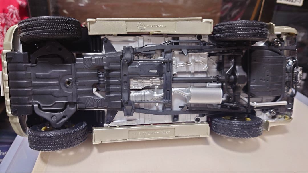 オートアート 1/18 パジェロ 赤 サンルーフ付き