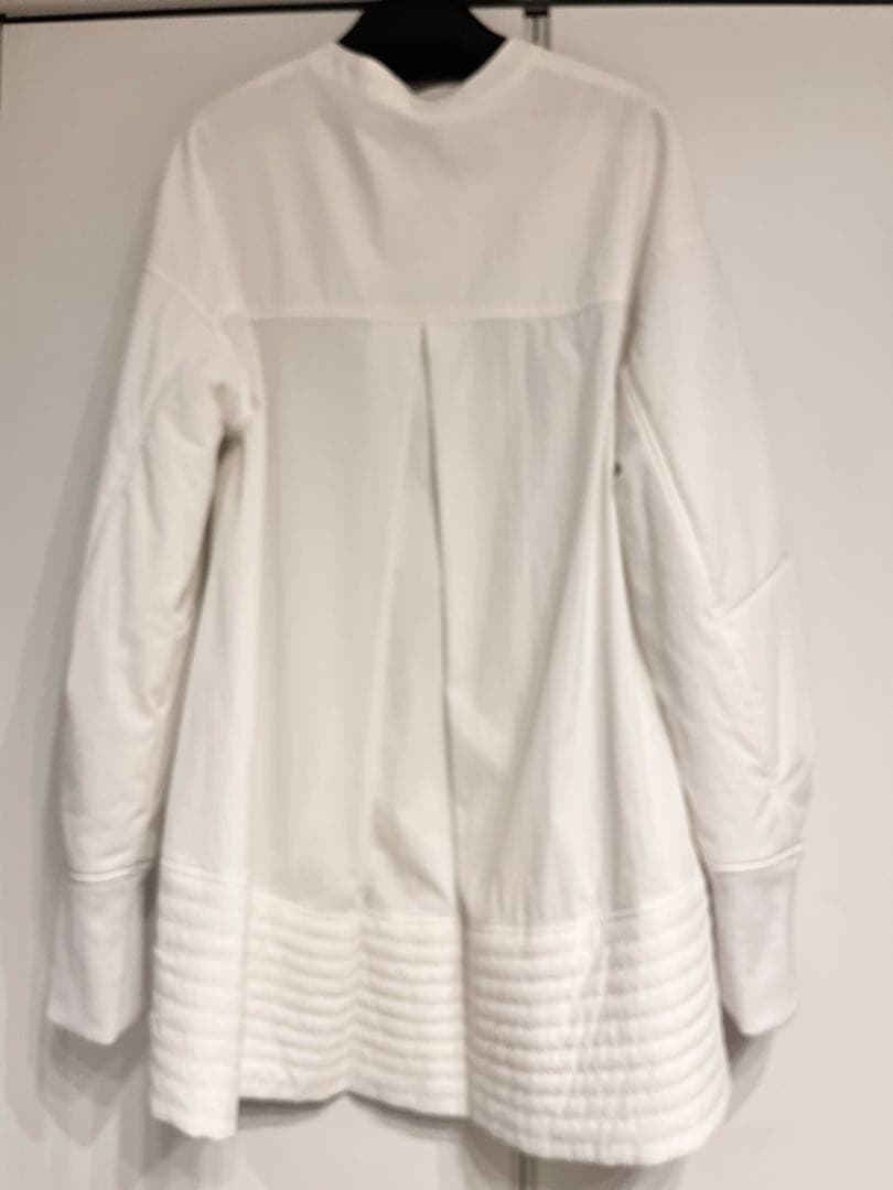 【美品】un3d. PADDING HEM DESIGN SH ホワイト