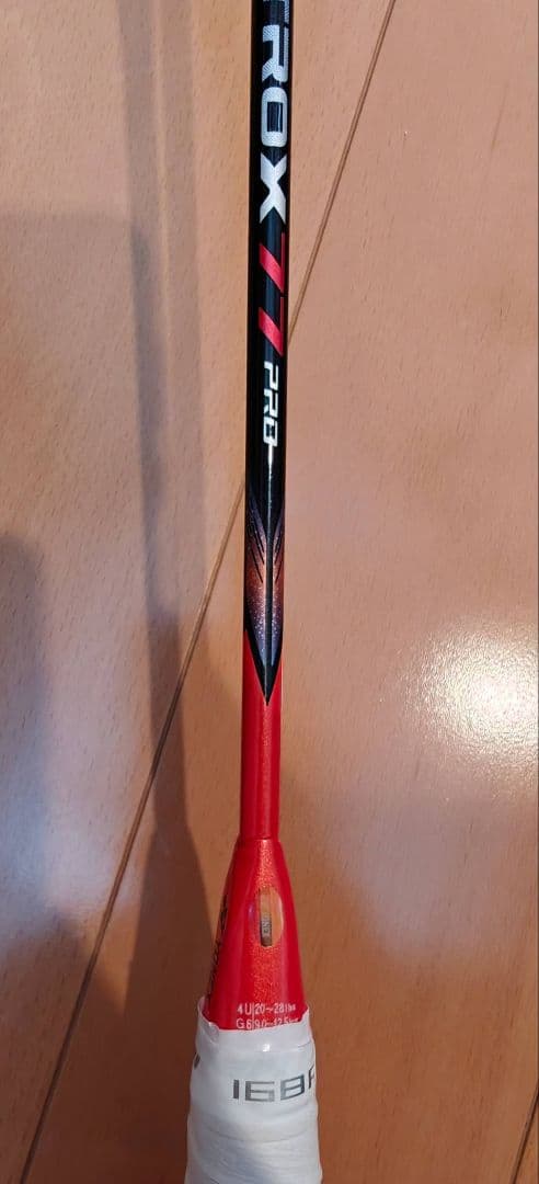 アストロクス77プロ　4u6 バドミントンラケット 黒/赤