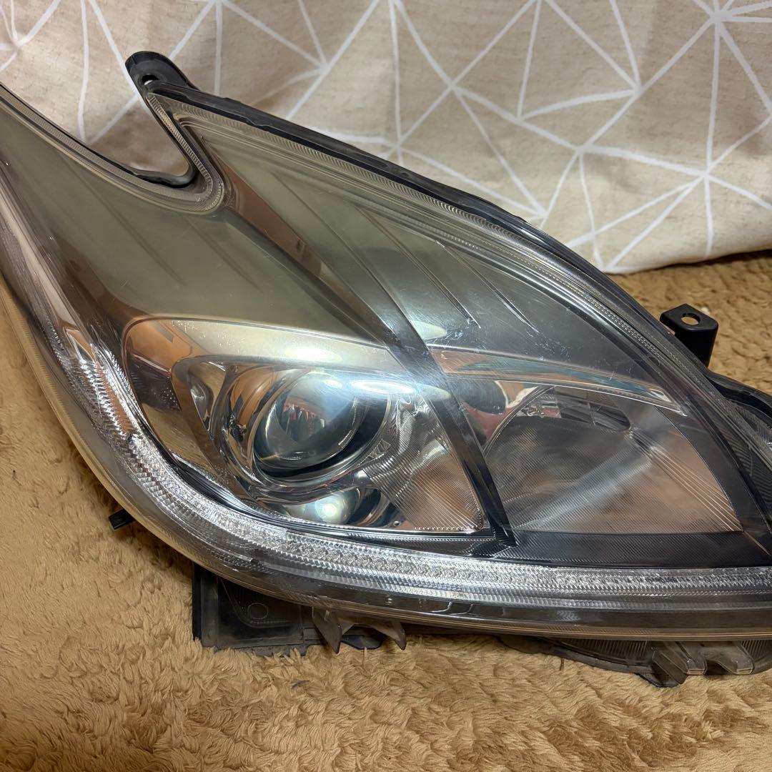 【純正品】 プリウス30 HID ヘッドライト左右 パラスト付き