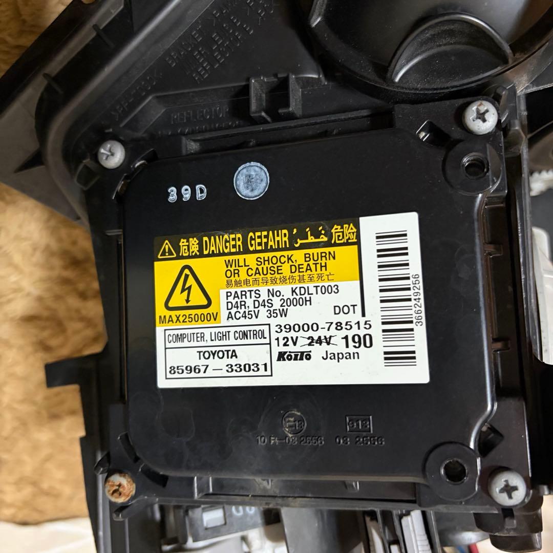 【純正品】 プリウス30 HID ヘッドライト左右 パラスト付き