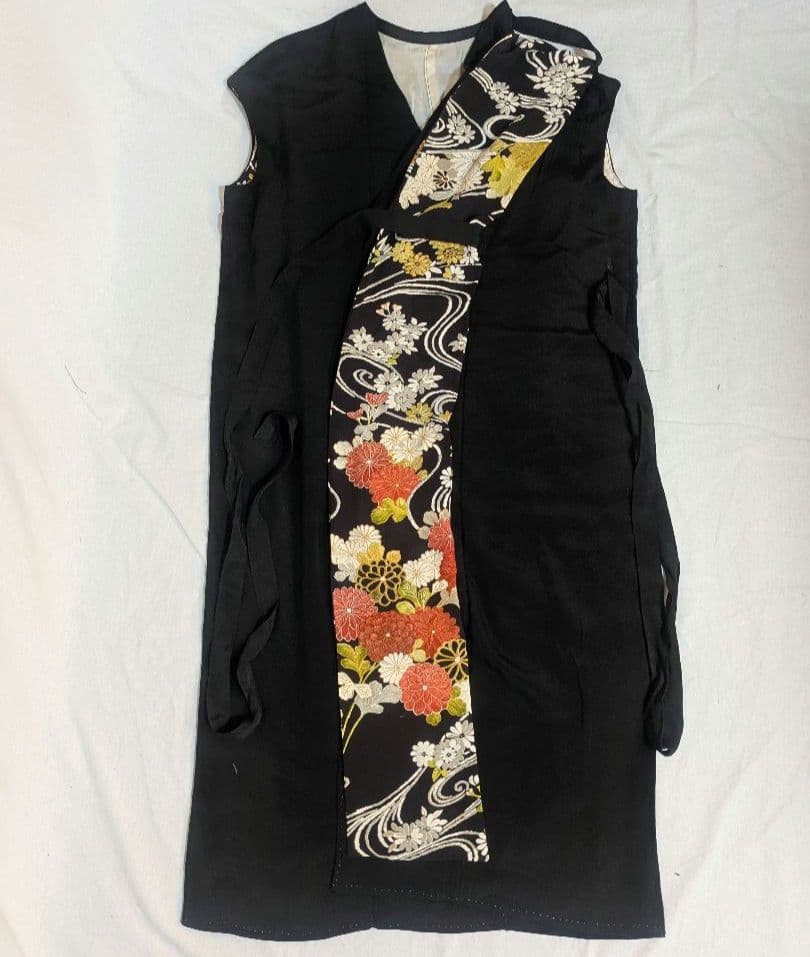 黒無地カシュクールワンピース　波に菊花　ストール付　着物リメイク　お稽古着　茶道